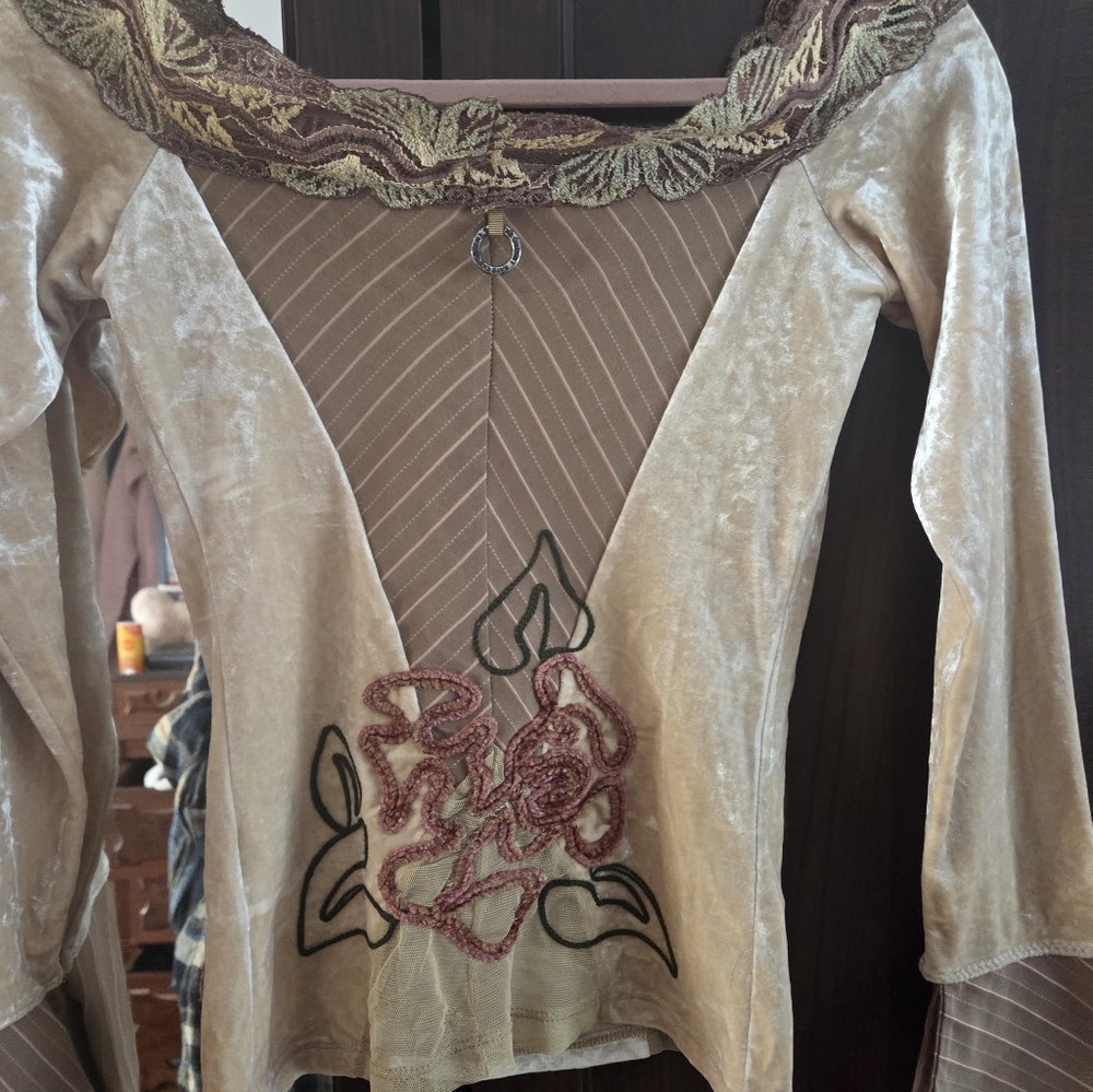 Save The Queen Elegant Beige CrsVelvet Women's Top